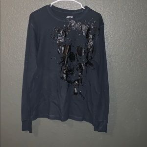 Long sleeve skull T-shirt.